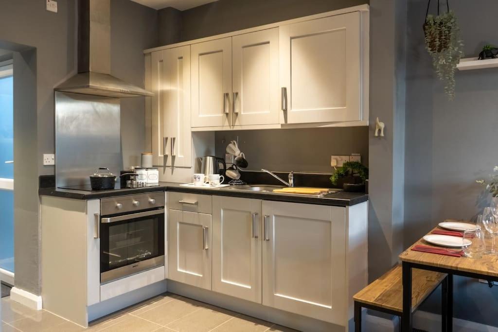 Vibrant Centre Townhouse With Free Parking Rare Outdoor Patio Ferienhaus Belfast