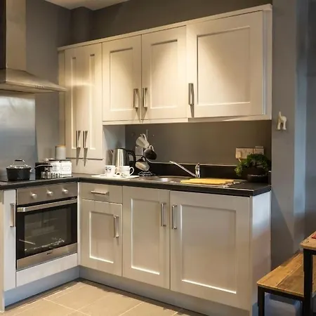 Vibrant City Centre Townhouse With Free Parking Rare Outdoor Patio Belfast Exterior photo